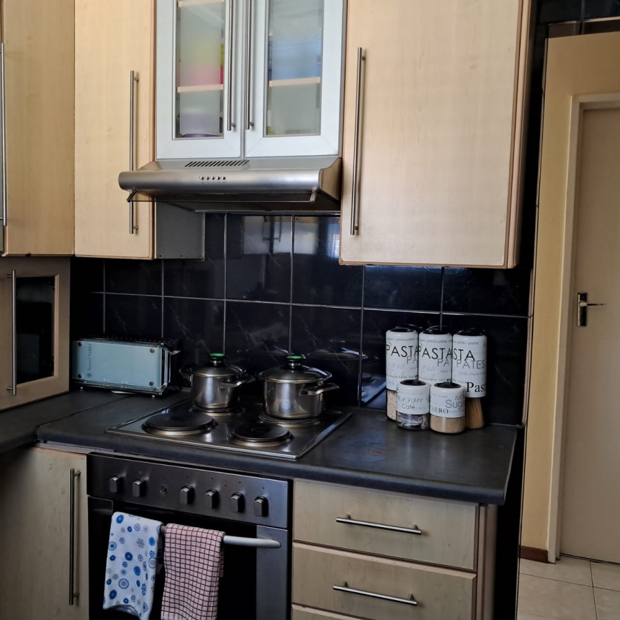 5 Bedroom Property for Sale in Ilitha Park Western Cape